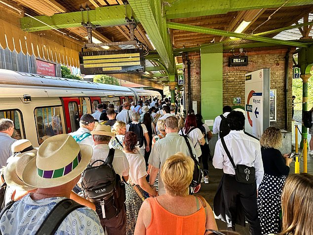 Earl¿s Court tube station was packed with tennis fans as they travelled to the All England Club