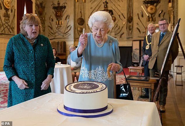 The Queen later cut a cake with a very large knife during her Platinum Jubilee celebrations