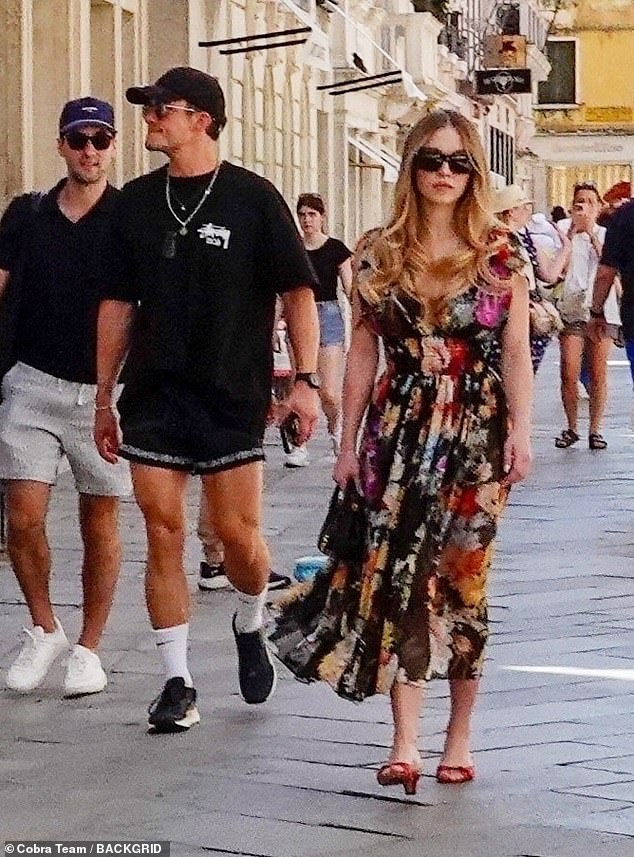 While enjoying the festivities, Orlando (L) and his buddy Tom Brady were seen enjoying a stroll through Venice with newly single Sydney Sweeney, 27 (R)