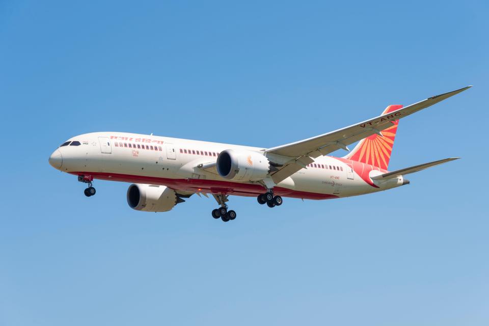 Air India Boeing 787 Dreamliner landing.