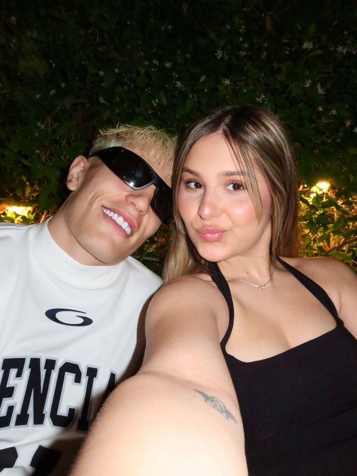 Selfie of Alejandro Garnacho and Eva Garcia.