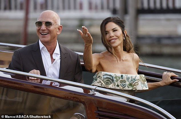 While Bezos chose stylish ViBi Venezia blue velvet slippers for the gentleman guests in their goody bags, Sanchez gave the ladies black open-toe slippers from Amazon - naturally