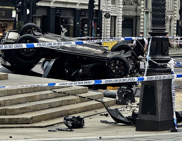Police and paramedics blue-lighted to a Piccadilly Circus roundabout at around 5.25am today where a car had flipped near a fountain