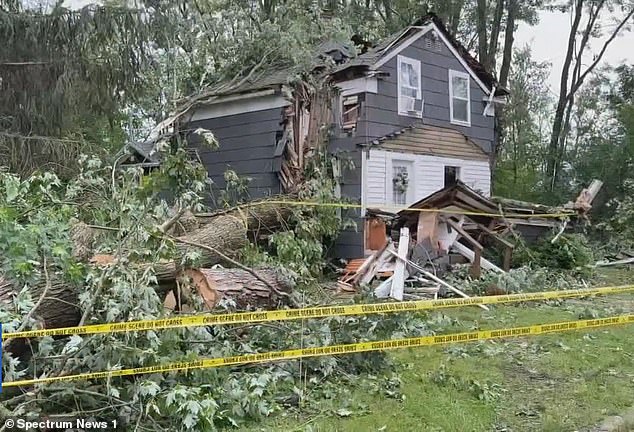 An EF-1 tornado with wind speeds up to 95mph ripped through the hamlet of Clark Mills early Sunday morning
