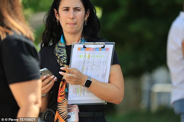 A tour guide hired to welcome guests to the wedding of Amazon boss Jeff Bezos to Lauren Sanchez has given away ceremony details and guest list - including an embarrassing no-show