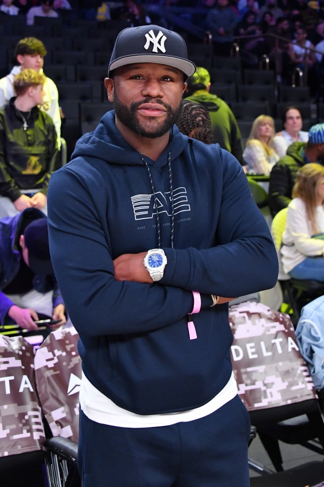 Floyd Mayweather Jr. at a basketball game.