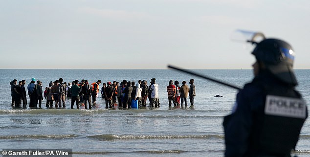 A new ¿maritime doctrine¿ set to come into operation next month allows French police officers to block dinghy departures within 300 yards of the shoreline