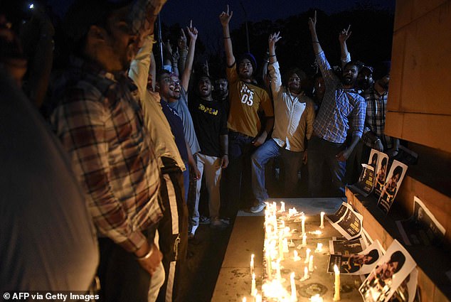 Thousands of mourners gathered for the cremation of Moose Wala, whose murder shocked fans