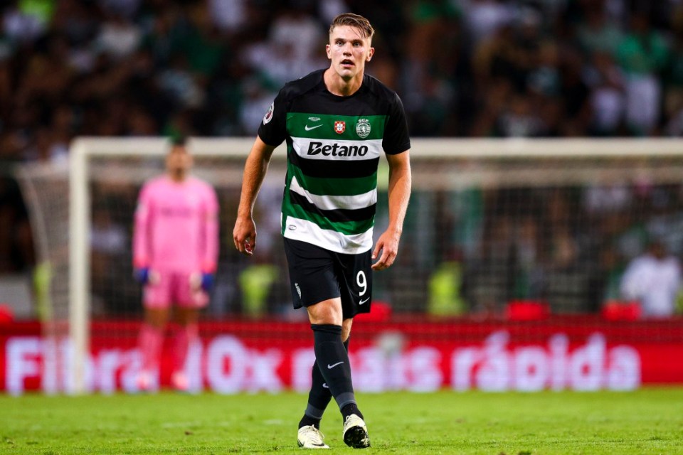 AVEIRO, PORTUGAL - AUGUST 03: Viktor Gyokeres of Sporting CP gestures during the Portuguese SuperCup match between Sporting CP and FC Porto at Estadio Municipal de Aveiro on August 03, 2024 in Aveiro, Portugal. (Photo by Diogo Cardoso/Getty Images)