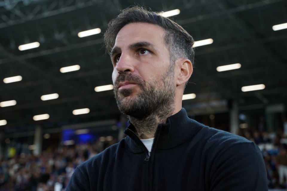 Cesc Fabregas, coach of Como 1907, at a Serie A match.
