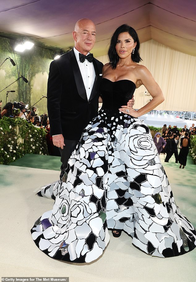 Jeff Bezos and Lauren Sanchez's extravagant Italian wedding approaching fast, and it looks like we may have just gotten a major clue as to who will be performing at the event