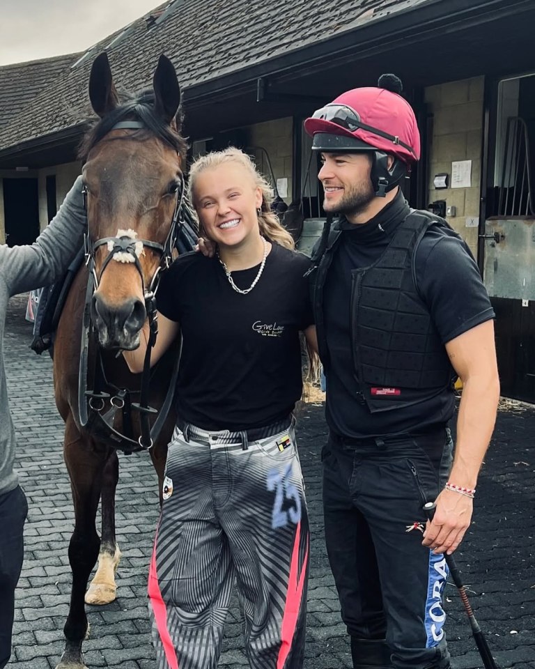 JoJo Siwa with her boyfriend and a horse.