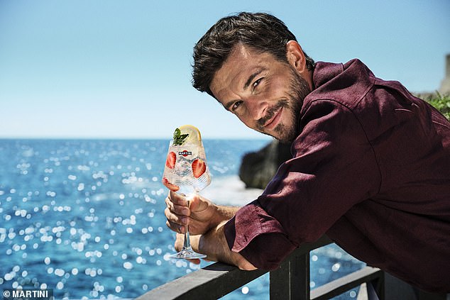 With a MARTINI Spritz in hand and the Mediterranean serving as a backdrop, one could be forgiven for thinking Bond candidate Jonathan Bailey was filming his first scenes as 007