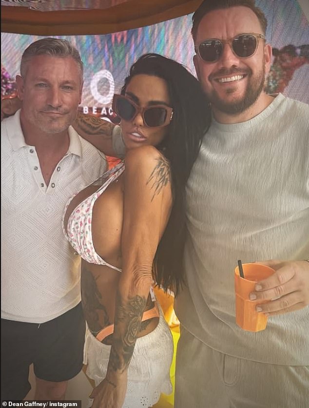 A photo posted to actor Dean Gaffney's Instagram Stories showed the mother-of-five once again clad in a bikini pictured in between the EastEnders actor and former Tottenham Hotspur footballer Jamie 0'Hara