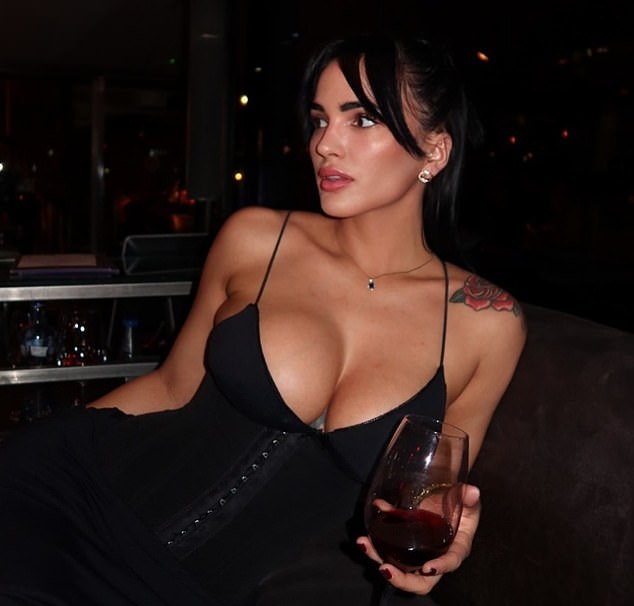 Bavel, however, claims it was her choice not to meet up with the Barcelona teenager
