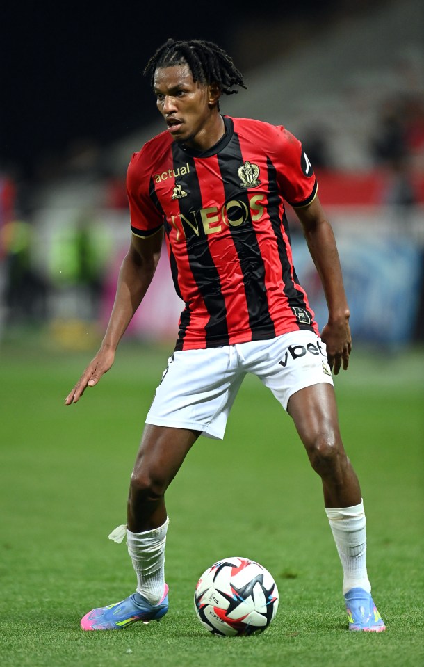 Hicham Boudaoui of OGC Nice controls the soccer ball.