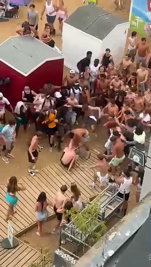 A mass brawl involving hundreds of youngsters yesterday broke out on Broadstairs beach despite police issuing a dispersal order which they said would 'disrupt antisocial behaviour'