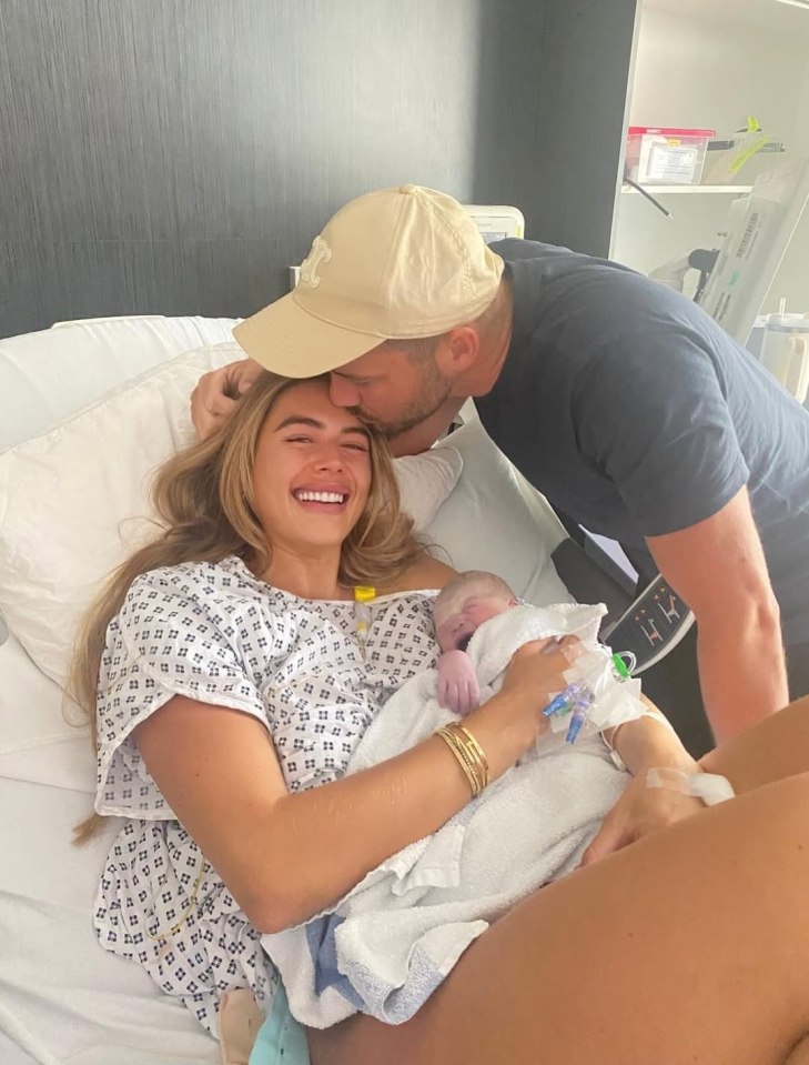 Arabella Chi giving birth.