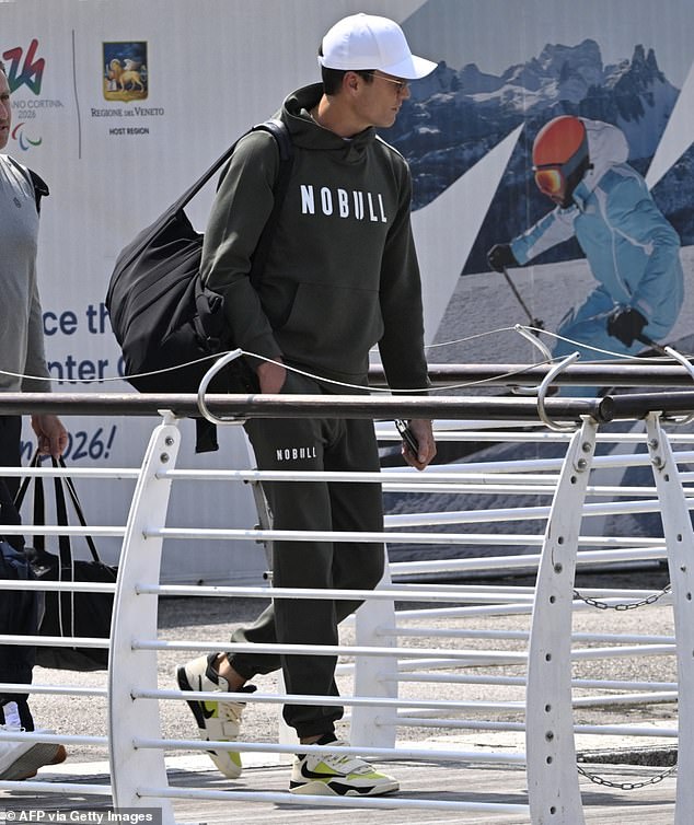 Before the pre-wedding bash on Thursday, Tom was seen arriving to Venice at the Marco Polo airport