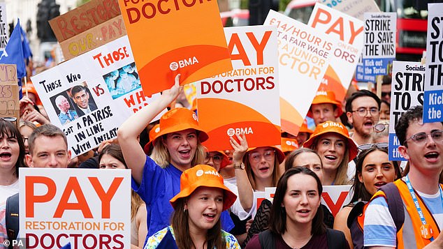 Members of the British Medical Association (BMA) are calling on the union to demand that the NHS adopts a ¿national maximum workplace temperature¿