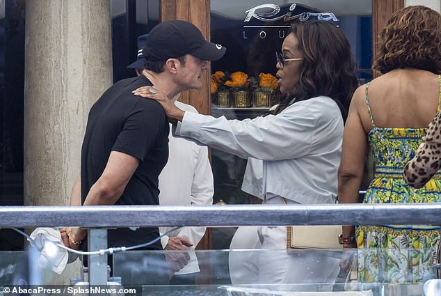 Orlando Bloom was spotted in what appeared to be a deep and heartfelt conversation with none other than Oprah Winfrey on the eve of Jeff Bezos and Lauren Sánchez’s lavish Italian wedding celebration