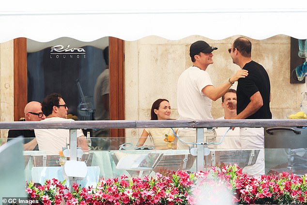 A newly single Orlando Bloom enjoyed a boys lunch with pals Tom Brady and Scooter Braun at hotel Gritti Palace this afternoon