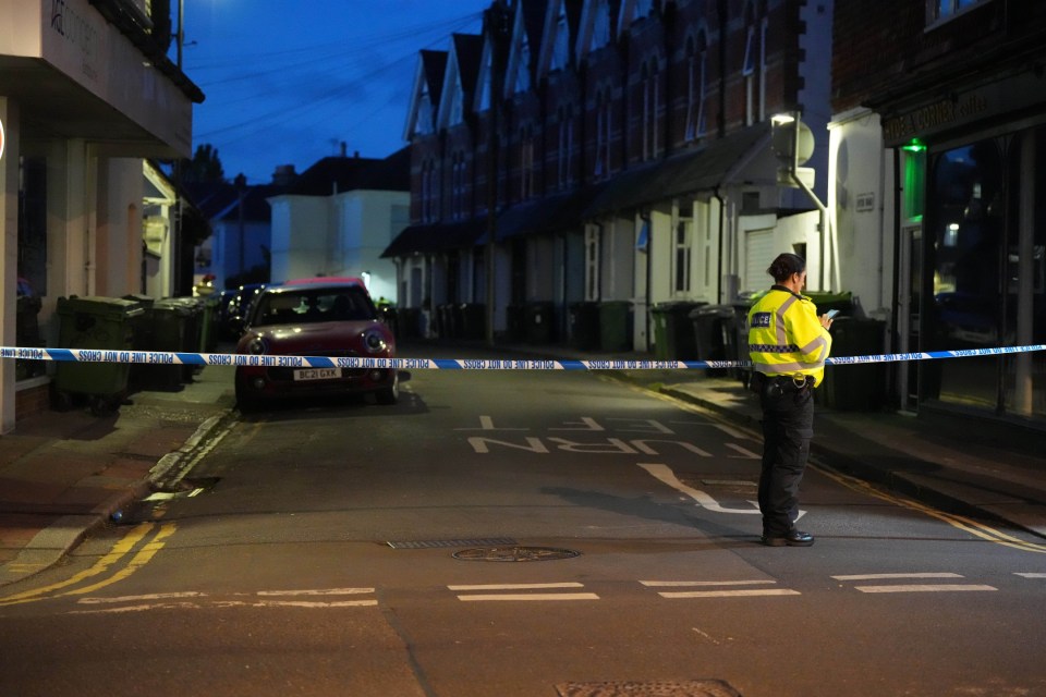 PICTURED HYDE RD EASTBOURNE ..SUSSEX NEWS AND PICTURES - news@sussexnewsandpictures.uk - 012 73 93 02 02.Police are evaluating 160 families after the bomb squad found an unidentified liquid in a house..Sussex Police said they are moving the families out in a planned operation after warning people to stay in their homes..The unidentified liquid was found in a bottle at a house in Eastbourne on Monday evening..Police called in the army bomb squad and the decision was taken to evacuate people living on six roads in the seaside town..A spokesman for the force said they are encouraging residents to be out of their homes by 9am today (Tuesday)..Detective Superintendent Jon Robeson: "The item is secure and the road closed, and a number of police will be present to provide reassurance as we work with emergency services and other partner agencies to minimise disruption.".Police were called to an address on Hyde Road at 1727 on Monday..The army bomb squad were called in to assess the bottle containing the unidentified liquid soon after..Police advised locals to stay indoors and a cordon is still in place..Sussex Police said: "In consultation with Explosive Ordnance Disposal and partners, a planned evacuation of nearby homes is being organised for Tuesday morning.".Detective Superintendent Jon Robeson said: Our priority is to keep people safe.."We are satisfied that there is no immediate risk to residents and an evacuation of nearby homes can be completed safely and effectively during daylight hours to minimise impact on the local residents..We appreciate the support of residents and the wider community who will be affected by the necessary precautionary actions we need to take, and hopefully they will be able to swiftly return to their homes.."I would like to thank them for their patience and understanding while we bring this incident to a safe conclusion..Public safety is our priority, and the cordon will take in around 160 homes. We will allow residents to return to their homes as soon as it is safe for them to do so..The six roads are Hyde Road, Camden Road, Calverley Road, West Terrace, Bath Road and Grove Road.