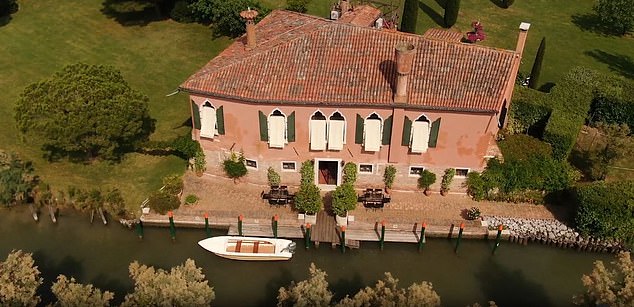There will be around 200 millionaires and billionaires, gathering on long tables in the vineyard, amid ¿Presidential-level security¿