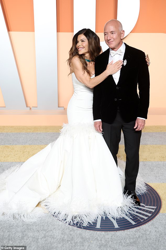 Come tomorrow night, it can be revealed Jeff Bezos will be hosting his pre-wedding gala dinner alongside bride-to-be Lauren Sanchez