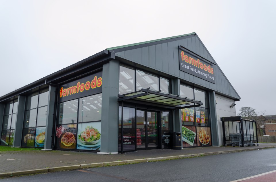 Farmfoods supermarket exterior.