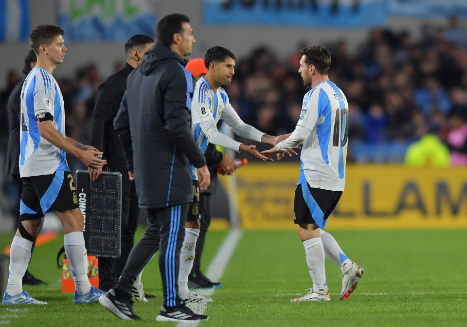 Lionel Messi leaving the soccer pitch.