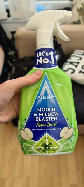Astonish Mould & Mildew Blaster in Apple Burst.