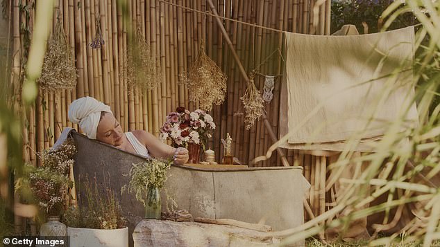 Turn your garden into a ¿spa-den¿, with an outdoor tin bath, which are replacing the outdated hot tub