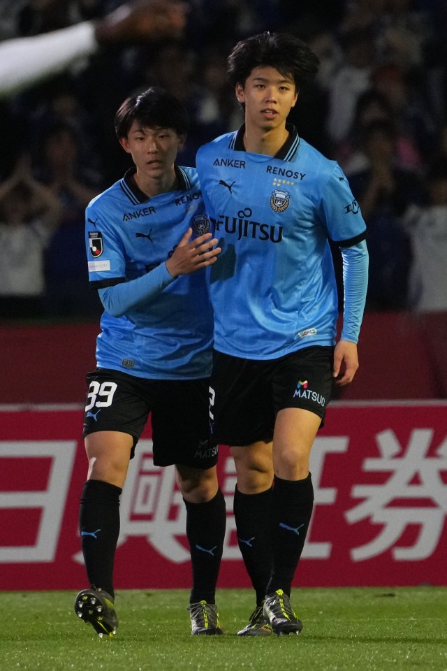 Two Kawasaki Frontale soccer players on the field.