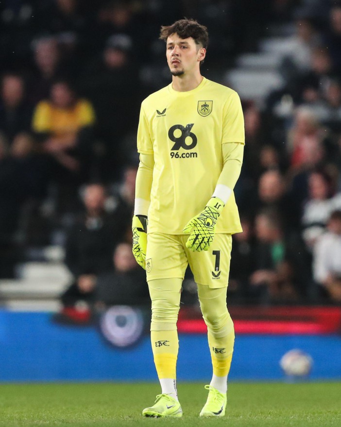 3AGGT96 James Trafford of Burnley during the Sky Bet Championship match Derby County vs Burnley at Pride Park Stadium, Derby, United Kingdom, 8th April 2025 (Photo by Gareth Evans/News Images)