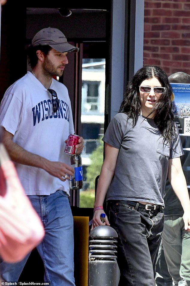 Jim, who produced Lorde's latest album Virgin, also cut quite the casual figure for the flight