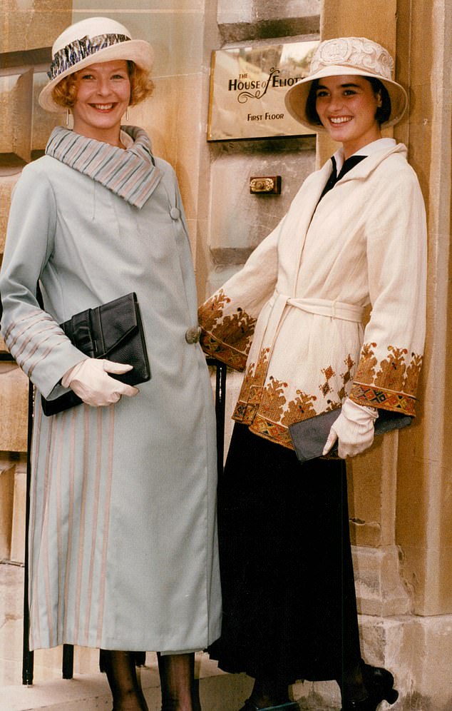 The House of Eliott followed the lives of two sisters, Beatrice (Stella Gonet) and Evangeline Eliott, trying to set up a dress making business while in London in the 20s