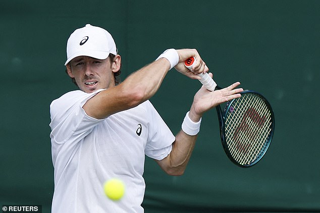 De Minaur got off to a solid start against the World No 72, Baena, claiming the first set 6-2