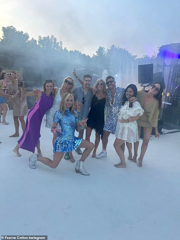 Fearne posed for photos with friends as they danced the night away