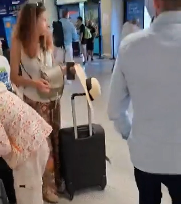 The brawl broke out when one of the drivers started arguing with the other over a group of passengers wanting a transfer, local media says