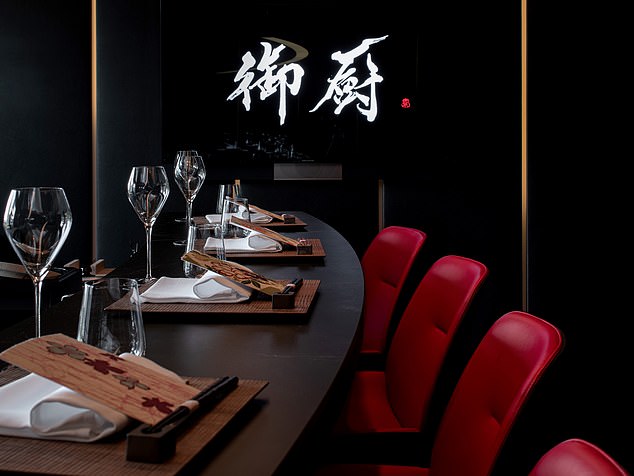 The hotel boasts multiple restaurants including high-end Japanese eatery Mikuriya plus the two-Michelin star Restaurant