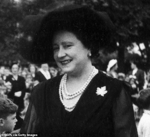 The Queen Mother is seen wearing the brooch in July 1952 in Fulham, London