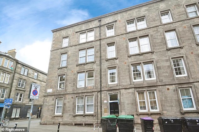 Location: This two-bed flat in Edinburgh is situated in a cracking location close to amenities
