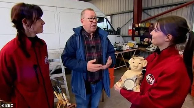While the haggling inside the antique fairs can often provide entertaining scenes, a contestant has alleged this is completely staged