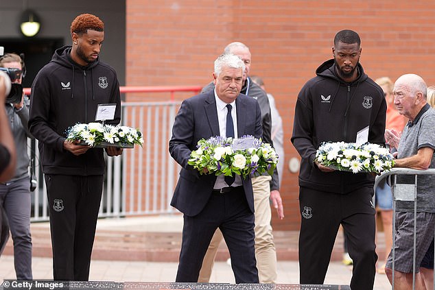 Everton players Beto and Youssef Chermiti, and former player Ian Snodin lay tributes and pay their respects to Diogo Jota at Anfield