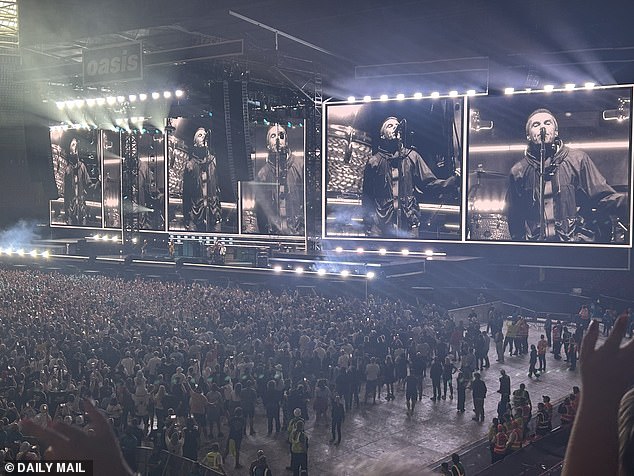 'Manchester vibes in the area,' Liam said before kicking off the show with Hello, which serves as the opening track for their 1995 classic 'What’s The Story (Morning Glory)