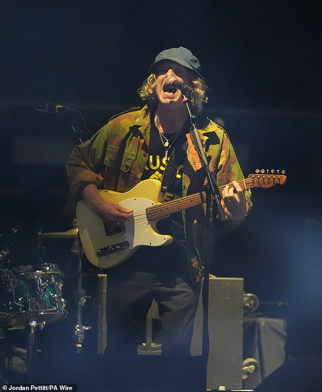 Cast frontman John Power paid an emotional tribute to Diogo Jota on the first night of the Oasis reunion tour
