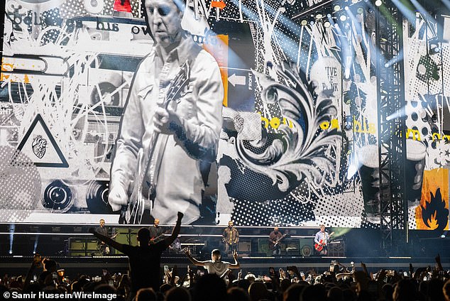 The two Gallaghers were accompanied by fellow founder member Paul ‘Bonehead’ Arthurs, Gem Archer, Cardiff-born Andy Bell and American drummer Joey Waronker