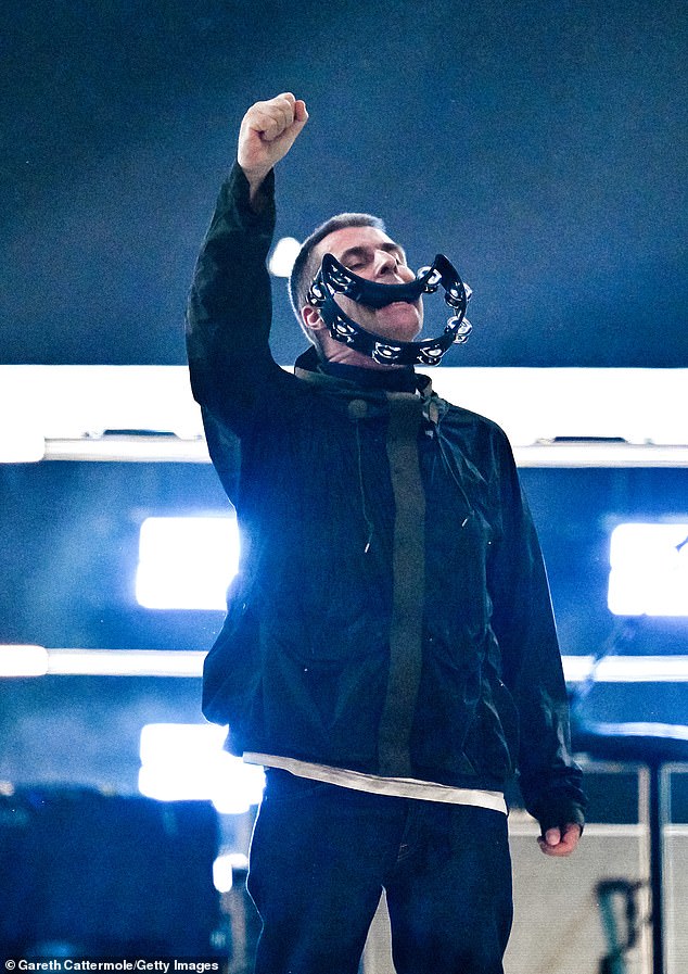 Liam, who was wearing a black jacket and jeans, was in his element on stage