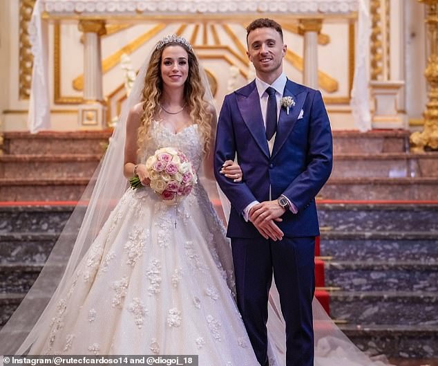 Jota died less than two weeks after marrying his wife Rute, the mother of his three children